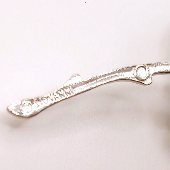 Vintage Giovanni Brooch Silver Tone Rose Textured Detail Leaves Stem Design Pin - Picture 10 of 12